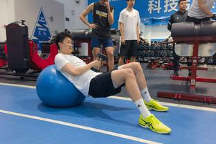 津媒：王秋明伤愈回归国足训练很投入，逐步将状态拉起来